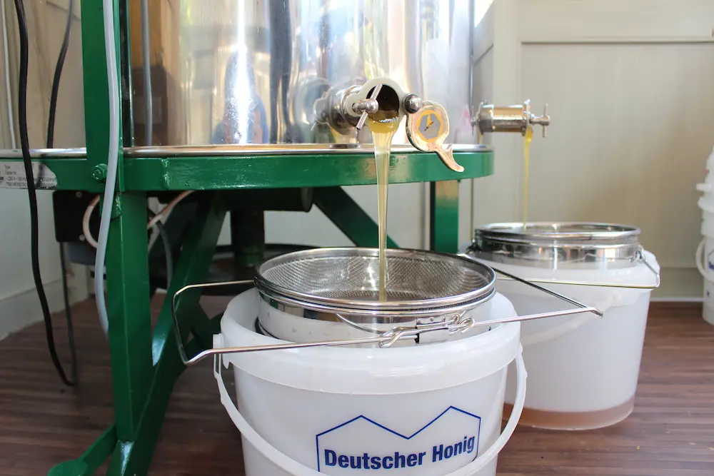 Honig läuft beim Schleudern